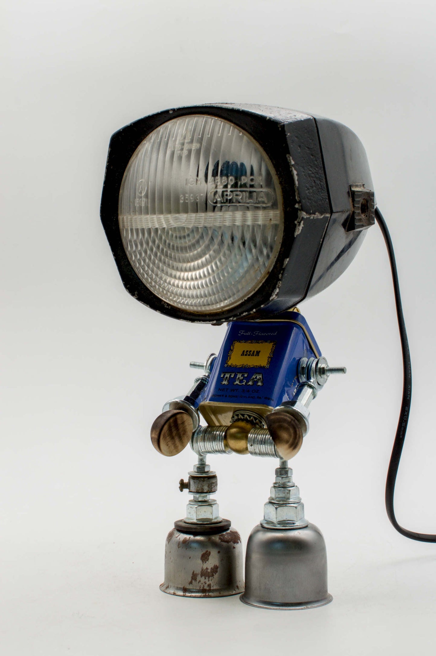 Lampada robot da tavolo Artigianale in Metallo Riciclato - Fatta a Mano
