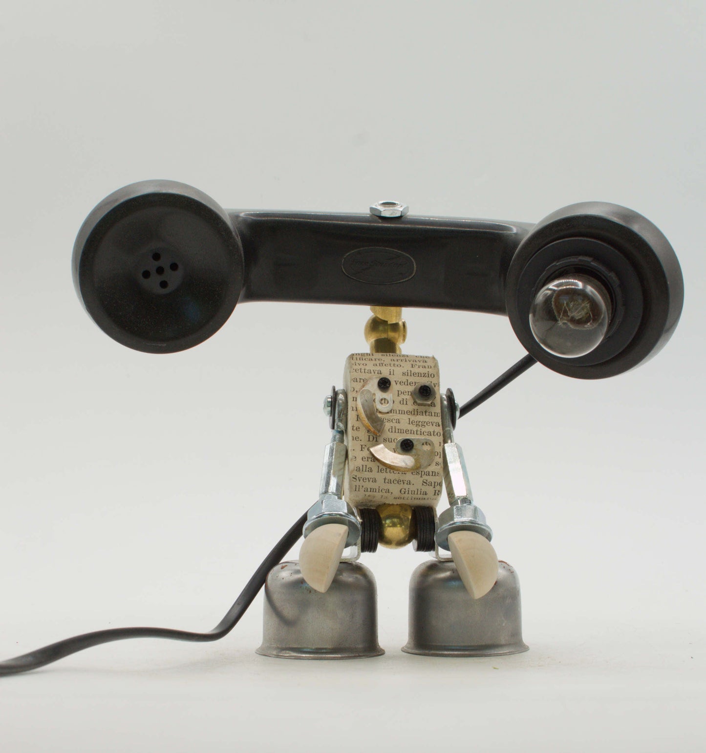 Lampada Robot Dial in Metallo Riciclato – Fatta a Mano