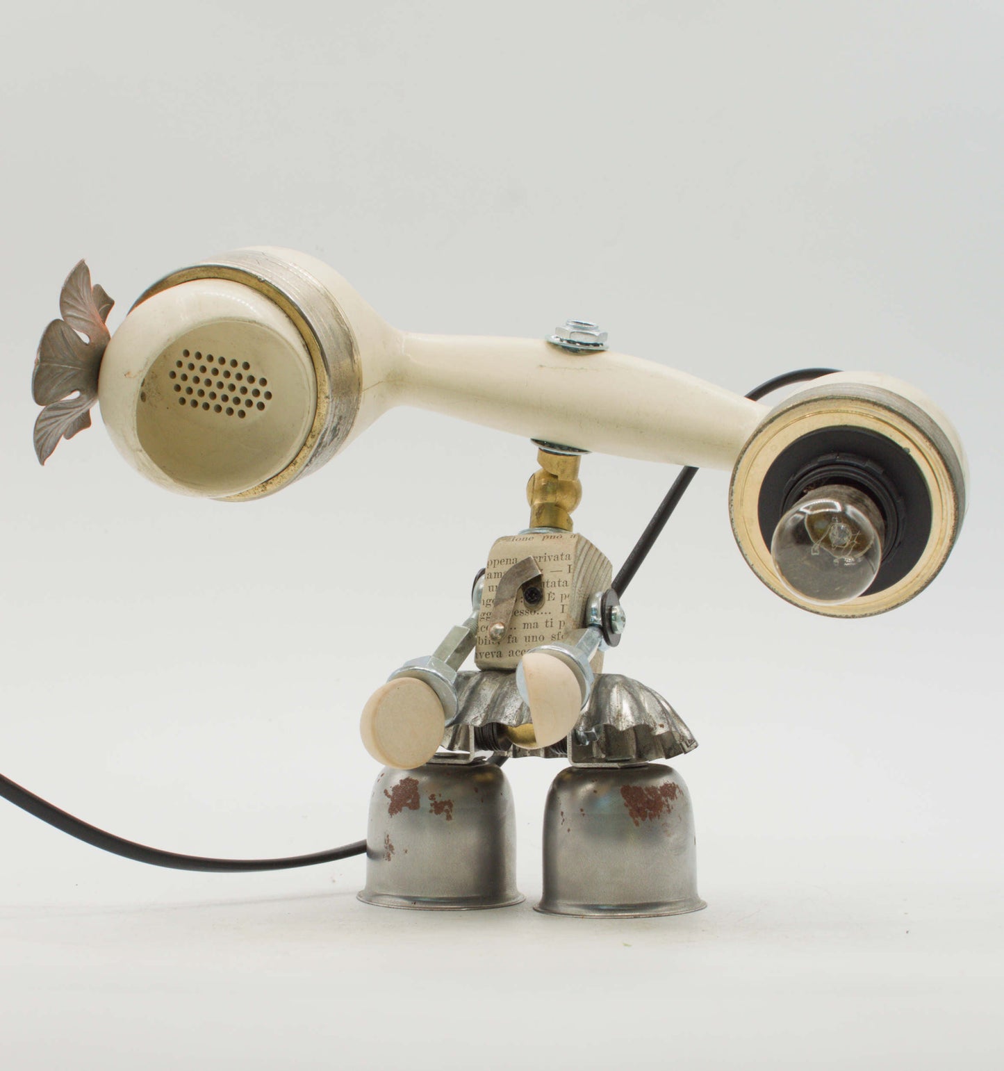 Lampada Robot Ring in Metallo Riciclato – Fatta a Mano
