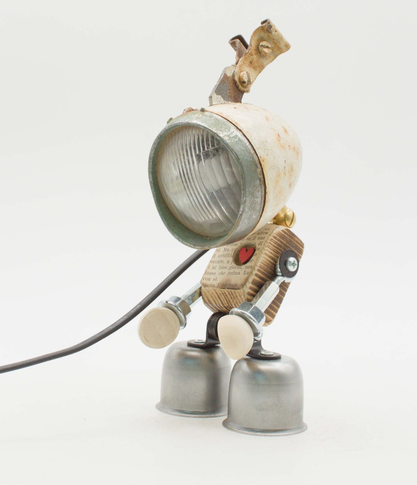 Lampada Robot Wisp in Metallo Riciclato – Fatta a Mano