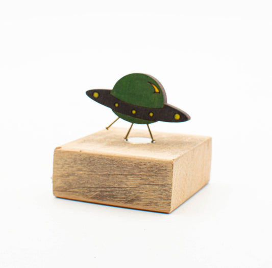 spilla robot in legno tagliato a laser. Spilla fatta a mano