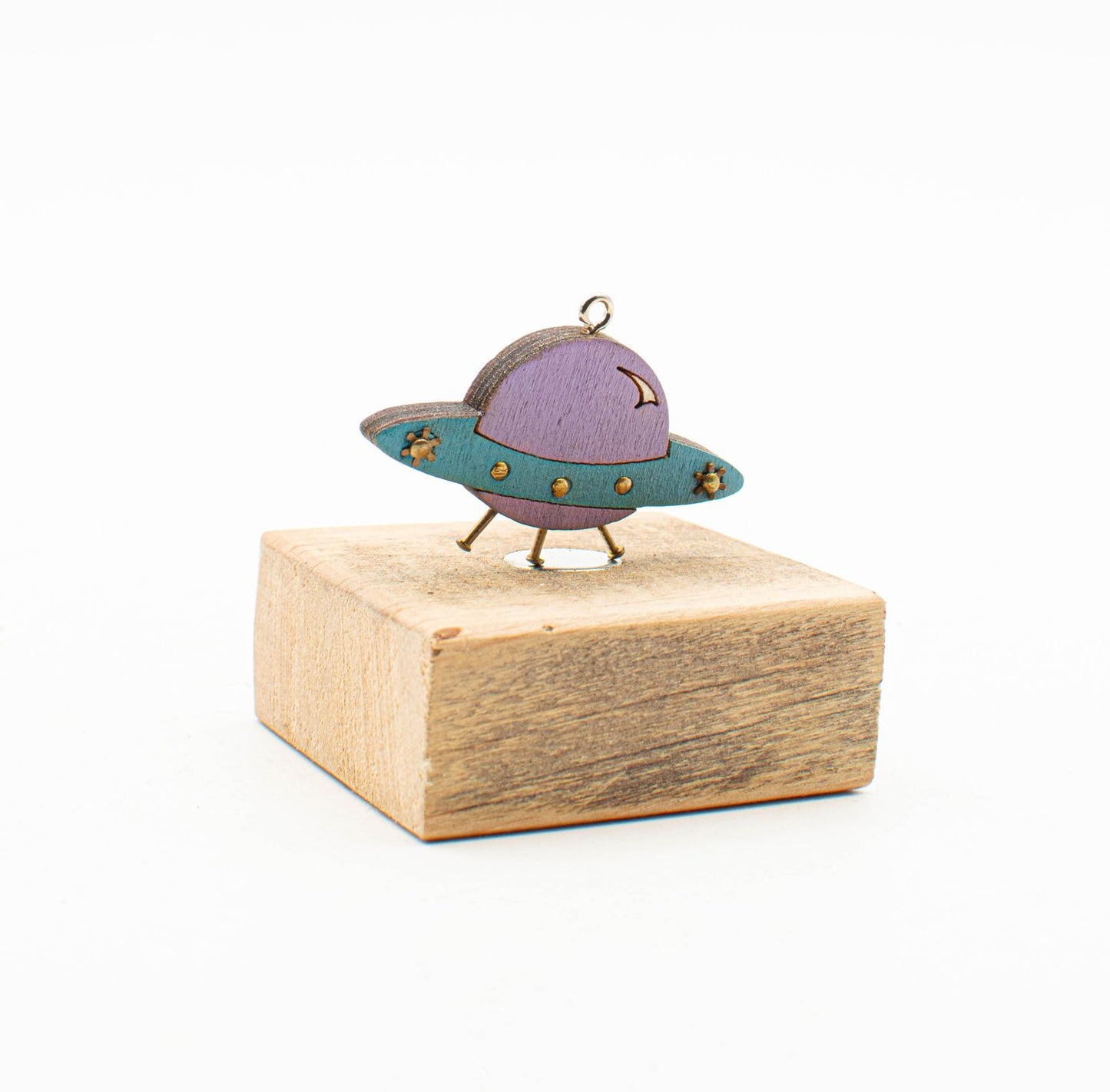 spilla robot in legno tagliato a laser. Spilla fatta a mano