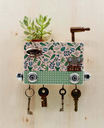 PORTACHIAVI da parete scultura robot fatto a mano