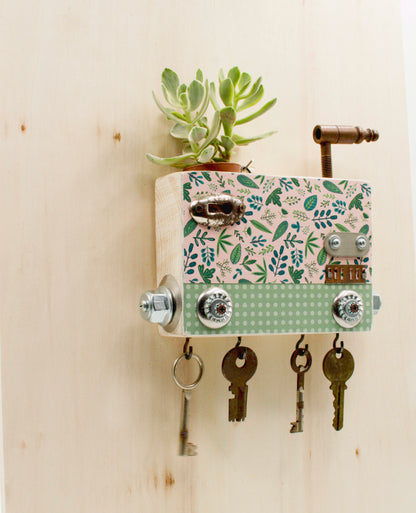 PORTACHIAVI da parete scultura robot fatto a mano