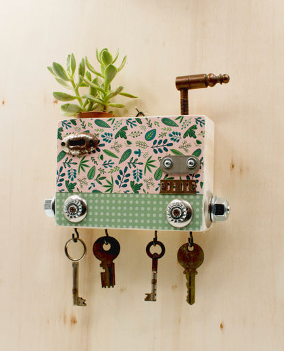 PORTACHIAVI da parete scultura robot fatto a mano