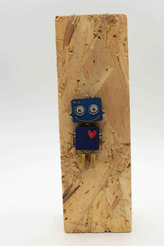 Ciondolo robot in legno tagliato a laser. Collana pendente fatta a mano