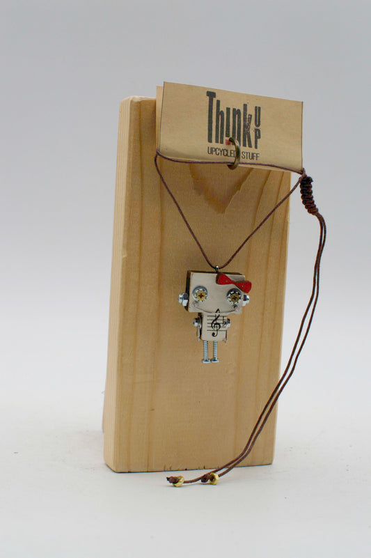 Ciondolo robot in legno tagliato a laser con pendente in argento e perline giallo-verdi su cordino nero