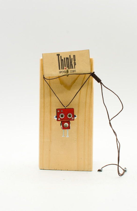 Ciondolino robot in legno tagliato a laser rosso con accenti argento e cordino marrone scuro fatto a mano