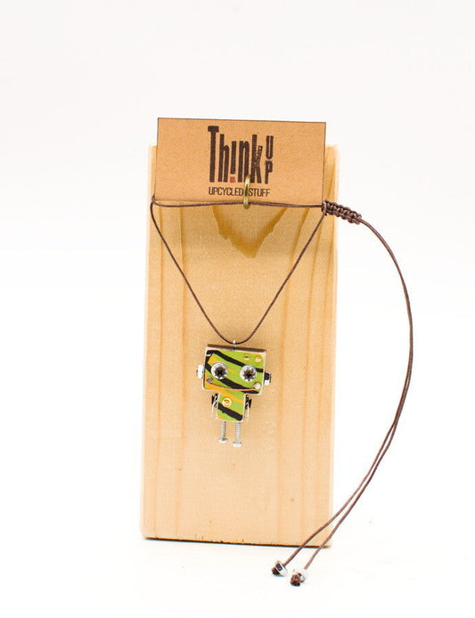 Ciondolino robot in legno tagliato a laser collana pendente fatta a mano con righe verdi e nere e viti argento come gambe