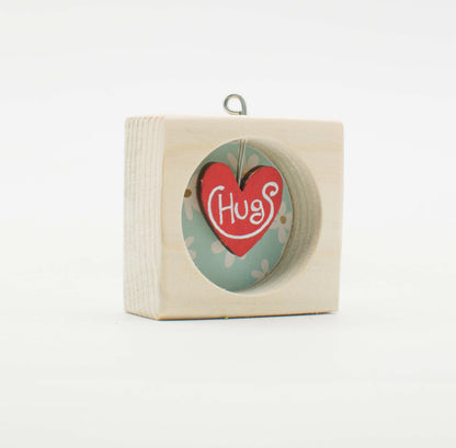 I Sospesi – Piccoli Quadri Artigianali in Legno da Appendere - Hug