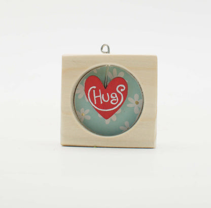 I Sospesi – Piccoli Quadri Artigianali in Legno da Appendere - Hug