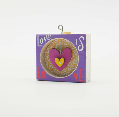 I Sospesi – Piccoli Quadri Artigianali in Legno da Appendere - Love
