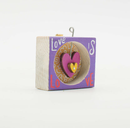 I Sospesi – Piccoli Quadri Artigianali in Legno da Appendere - Love