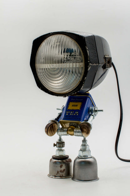 Lampada robot da tavolo Artigianale in Metallo Riciclato - Fatta a Mano