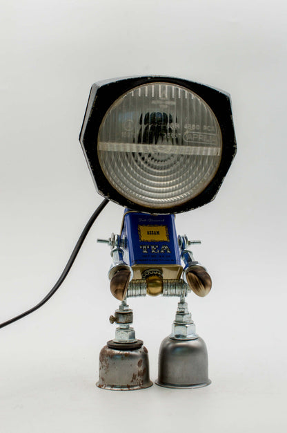 Lampada robot da tavolo Artigianale in Metallo Riciclato - Fatta a Mano