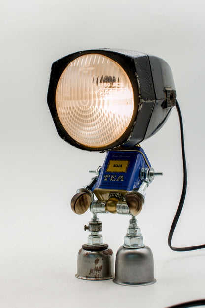 Lampada robot da tavolo Artigianale in Metallo Riciclato - Fatta a Mano