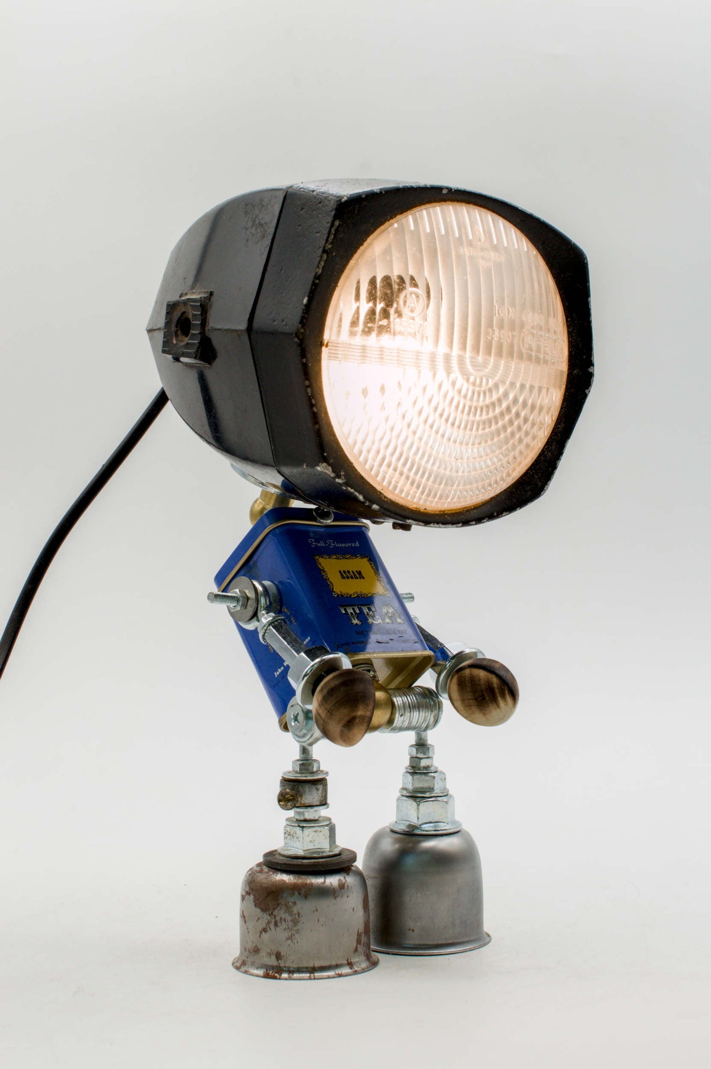 Lampada robot da tavolo Artigianale in Metallo Riciclato - Fatta a Mano