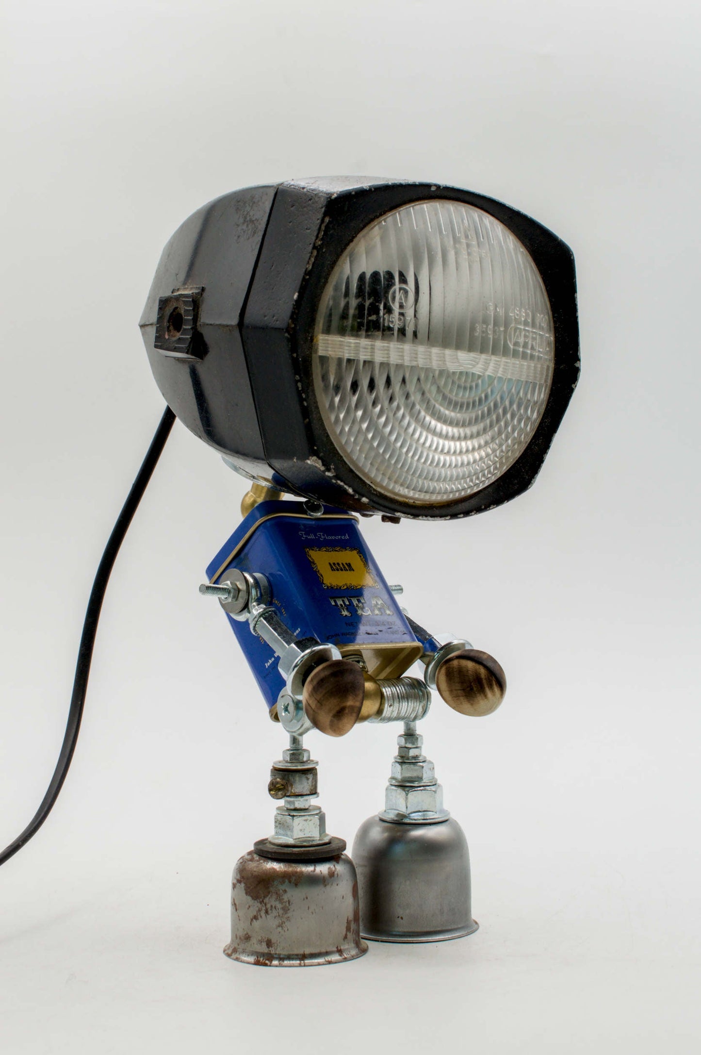 Lampada robot da tavolo Artigianale in Metallo Riciclato - Fatta a Mano