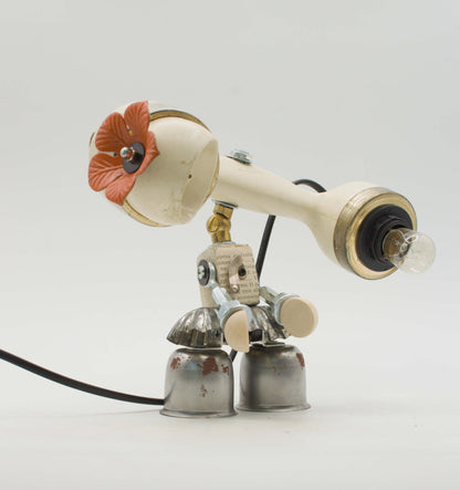 Lampada Robot Ring in Metallo Riciclato – Fatta a Mano