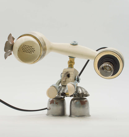 Lampada Robot Ring in Metallo Riciclato – Fatta a Mano