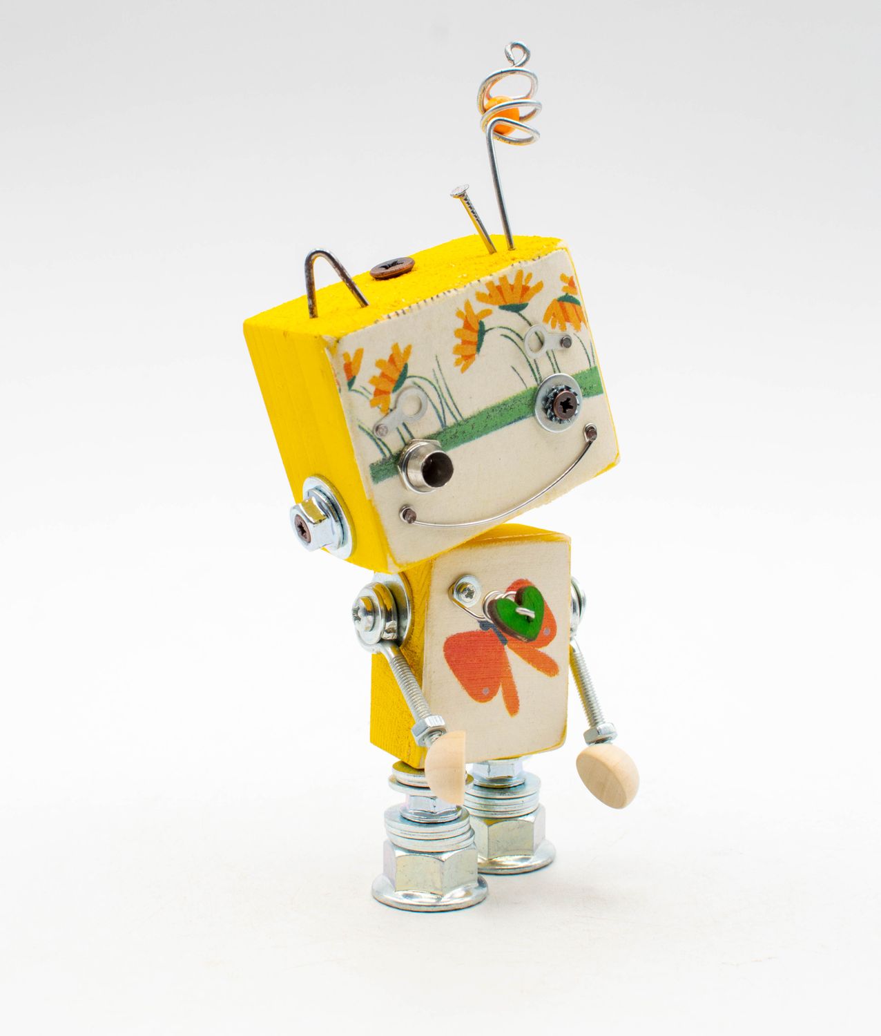 Robot giocattolo in stile vintage giallo crema con decorazioni floreali e giunti metallici lampada di legno a batteria