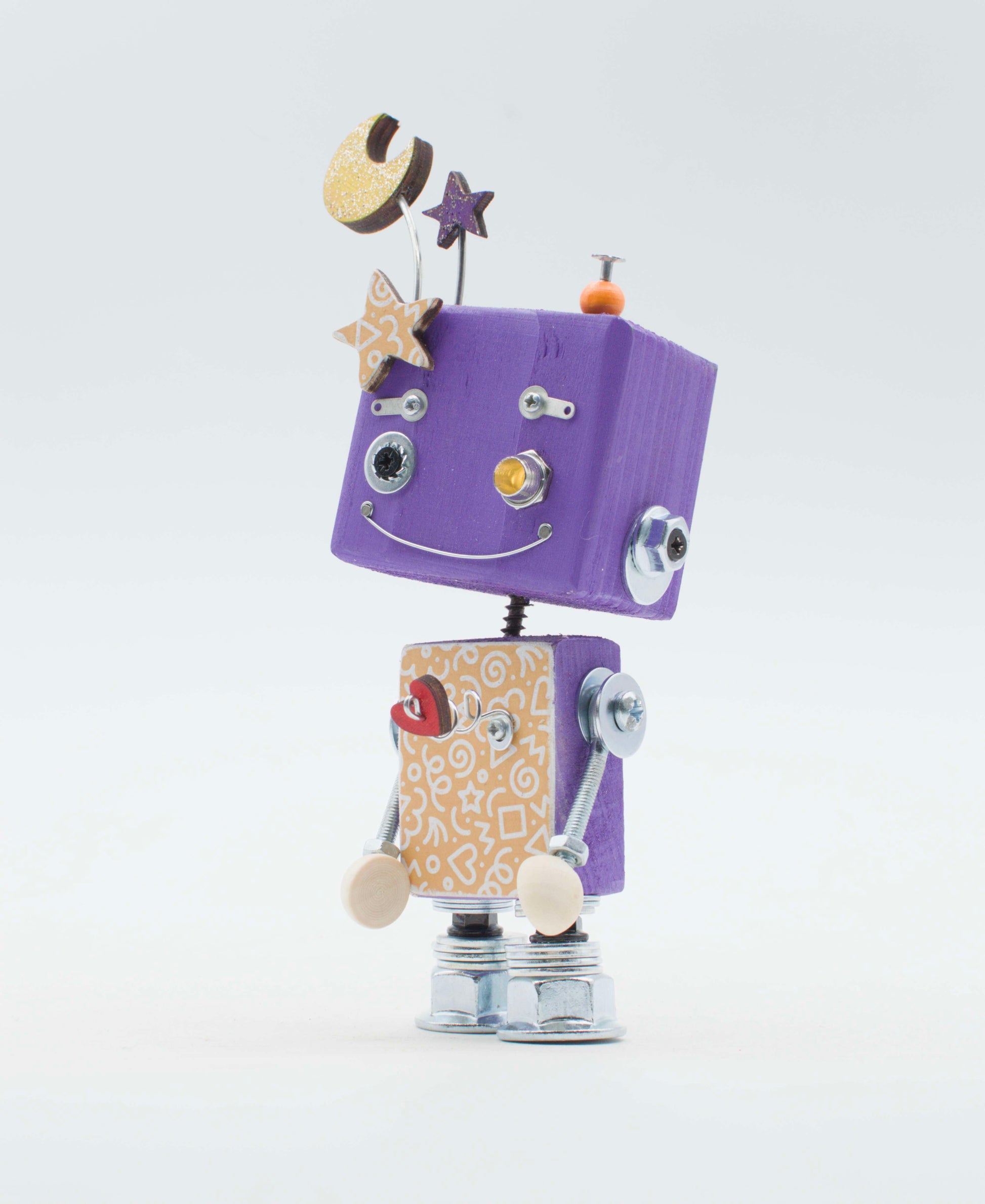 Robot giocattolo in legno viola con testa a stelle e torso decorato lampada a batteria fatta a mano modello illustrazione