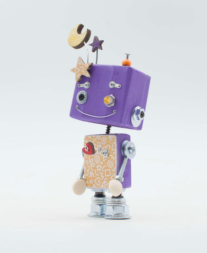 Robot giocattolo in legno viola con testa a stelle e torso decorato lampada a batteria fatta a mano modello illustrazione