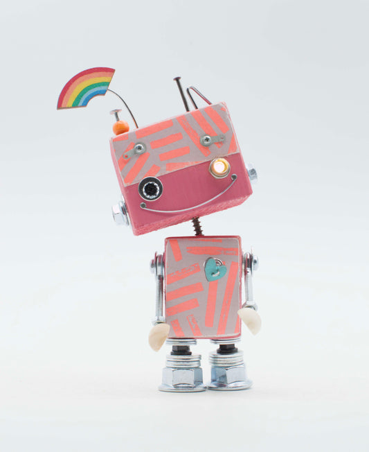 Lampada di legno robot giocattolo a batteria rosa e corallo con giunti metallici e antenna bandiera arcobaleno