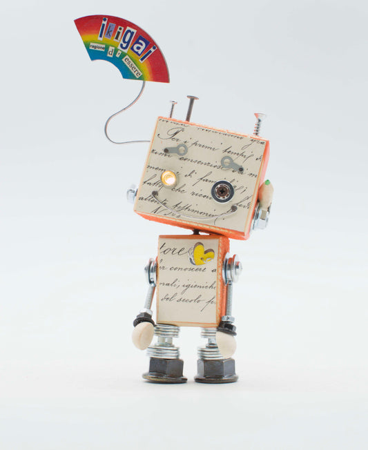 Una lampada robot di legno fatta a mano con testo italiano, viti, molle e ombrello arcobaleno i gigai
