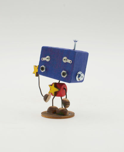 Minibot scultura robot fatto a mano in metallo blu e rosso con dettagli a forma di stella e parti meccaniche varie