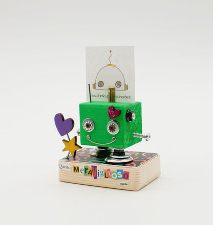 Portafoto da tavolo robot verde con occhi metallici sorriso di filo e decorazioni a cuore viola e stella gialla fatto a mano