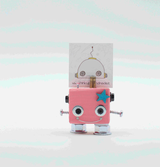 Portafoto da tavolo robot in plastica fatto a mano rosa con occhi metallici argento e stella celeste sul petto