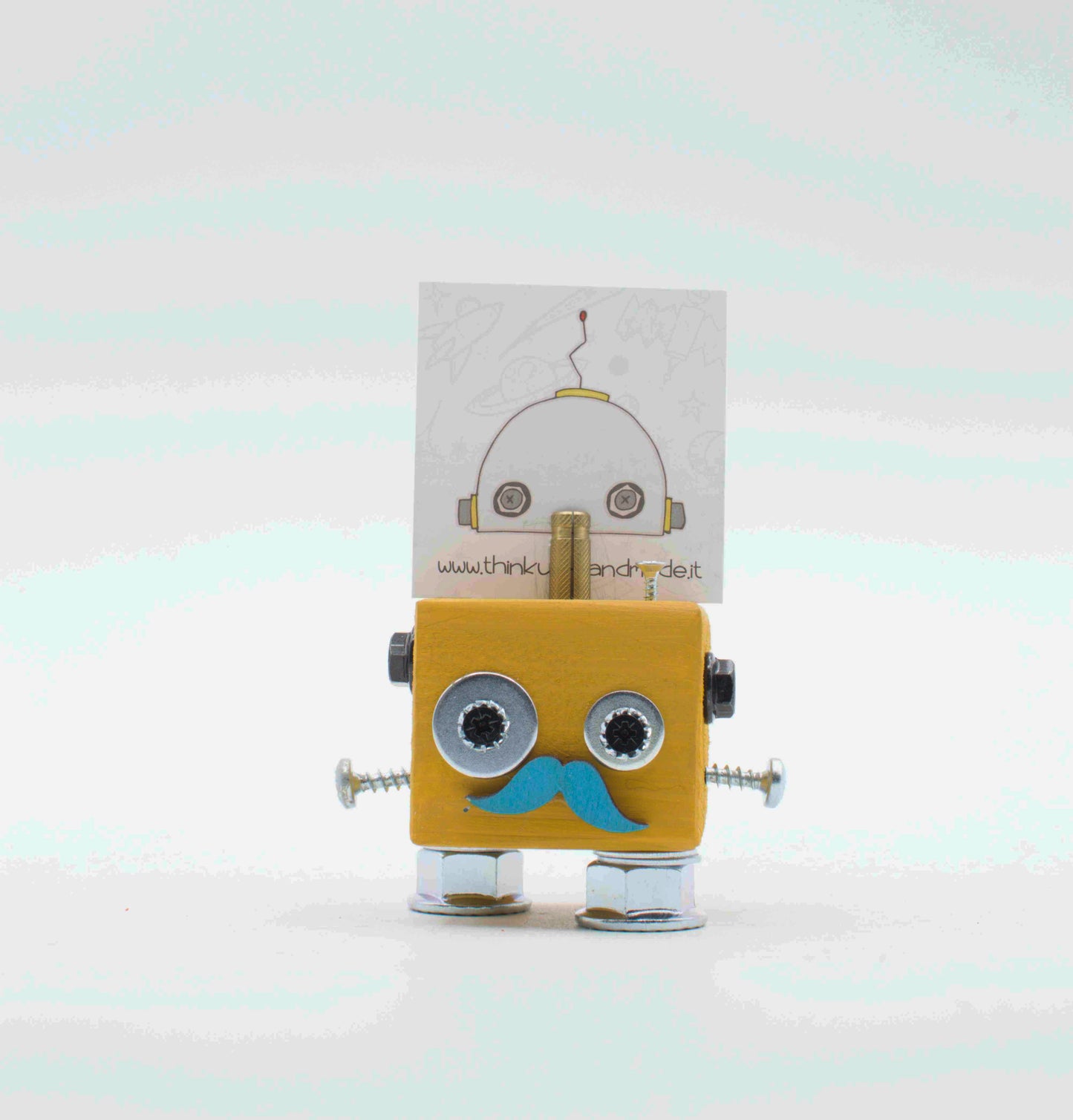 Portafoto da tavolo robot giallo con occhi a vite argento baffi di carta azzurra e arti metallici fatto a mano