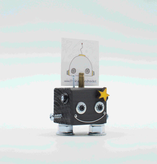 Portafoto da tavolo robot in legno grigio con occhi metallici argento sorriso e stella gialla fatto a mano