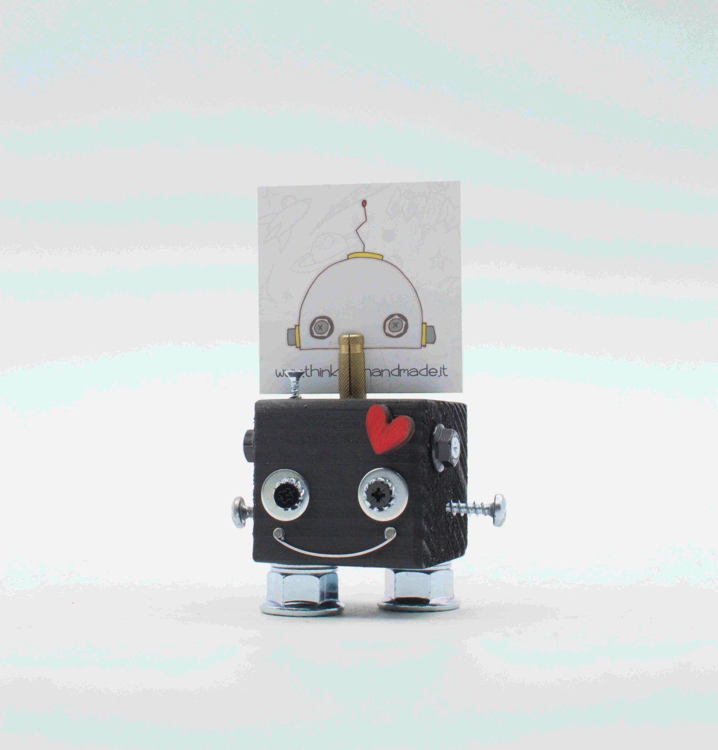 Portafoto da tavolo robot grigio a forma di cubo con occhi argentati cuore rosa e gambe metalliche fatto a mano