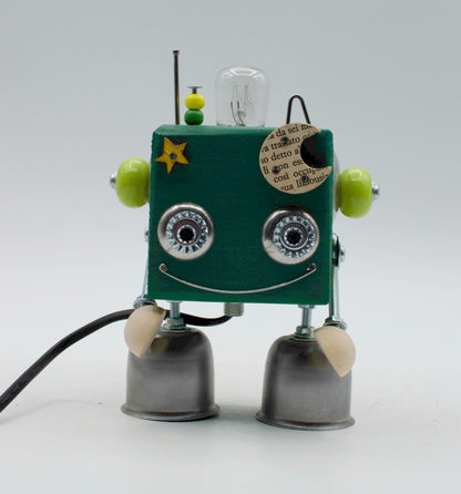 Graziosa lampada creata robot lampada da tavolo cubot con occhi metallici e testa in lampadina di vetro vintage verde