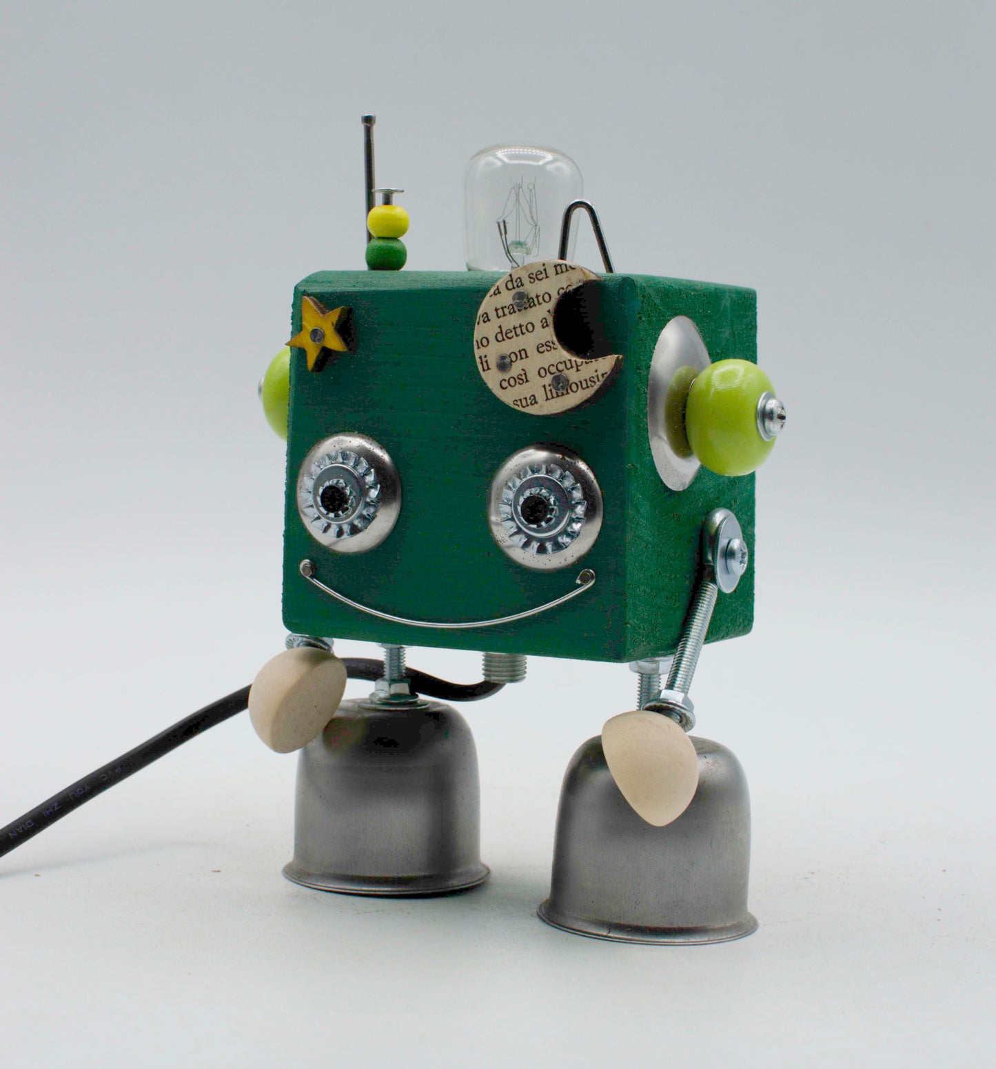 Graziosa lampada creata robot lampada cubot verde scuro con occhi metallici e lampadina vintage per tavolo