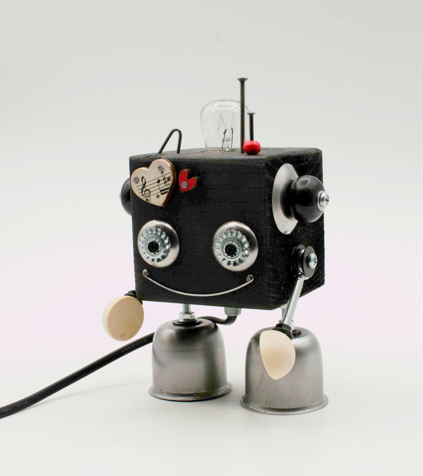Robot lampada da tavolo cubot nero con occhi argentati e charm musicale a forma di cuore fatta a mano
