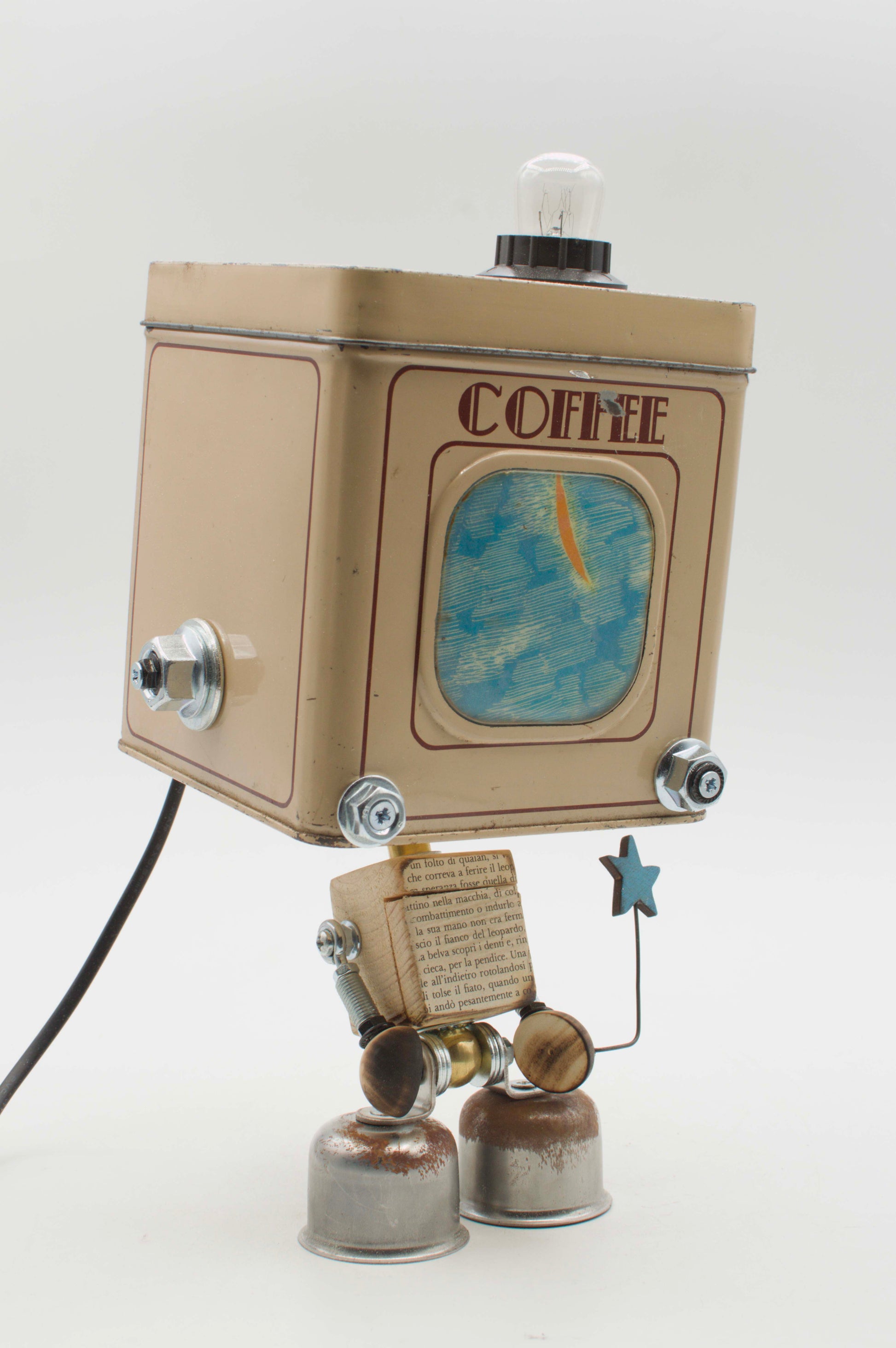 Robot lampada da tavolo stile coffee beige in latta con design vintage e gambe a campana in metallo fatta a mano