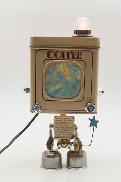Lampada da tavolo robot in latta beige stile coffee con schermo vintage e lampadina luminosa fatta a mano