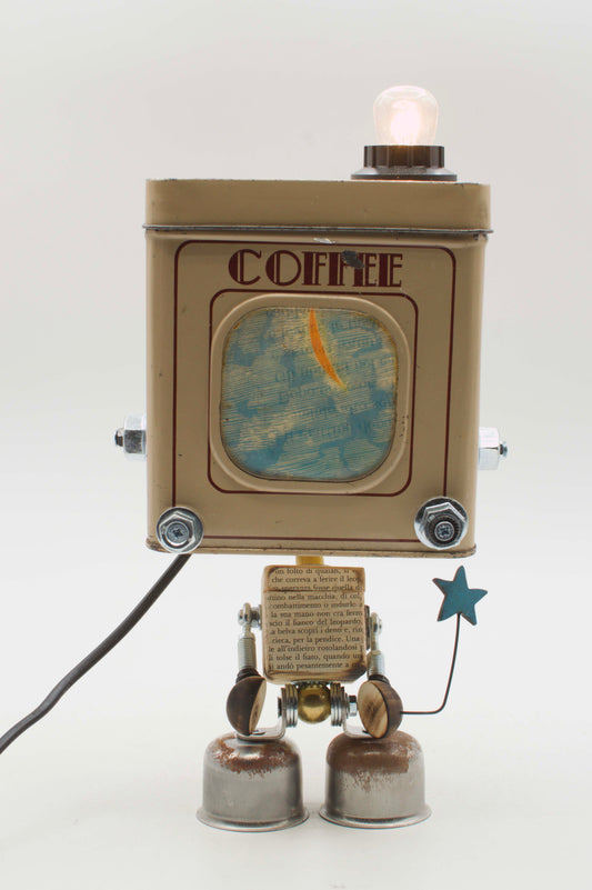 Lampada da tavolo robot in latta beige stile coffee con schermo vintage e lampadina luminosa fatta a mano