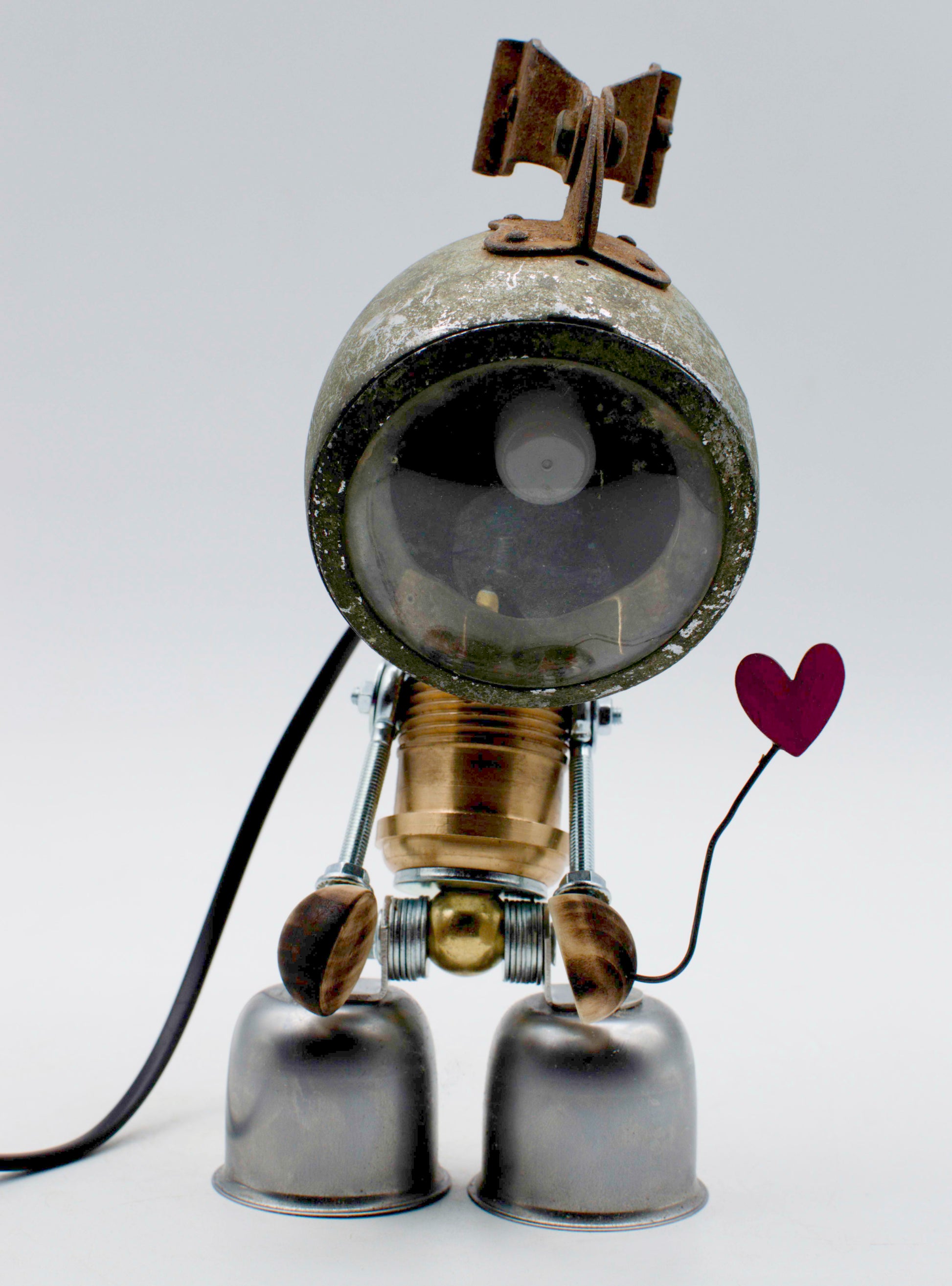 Lampada da tavolo robot stile fanale fatta a mano con testa sferica verde bronzo e piedi metallici a campana