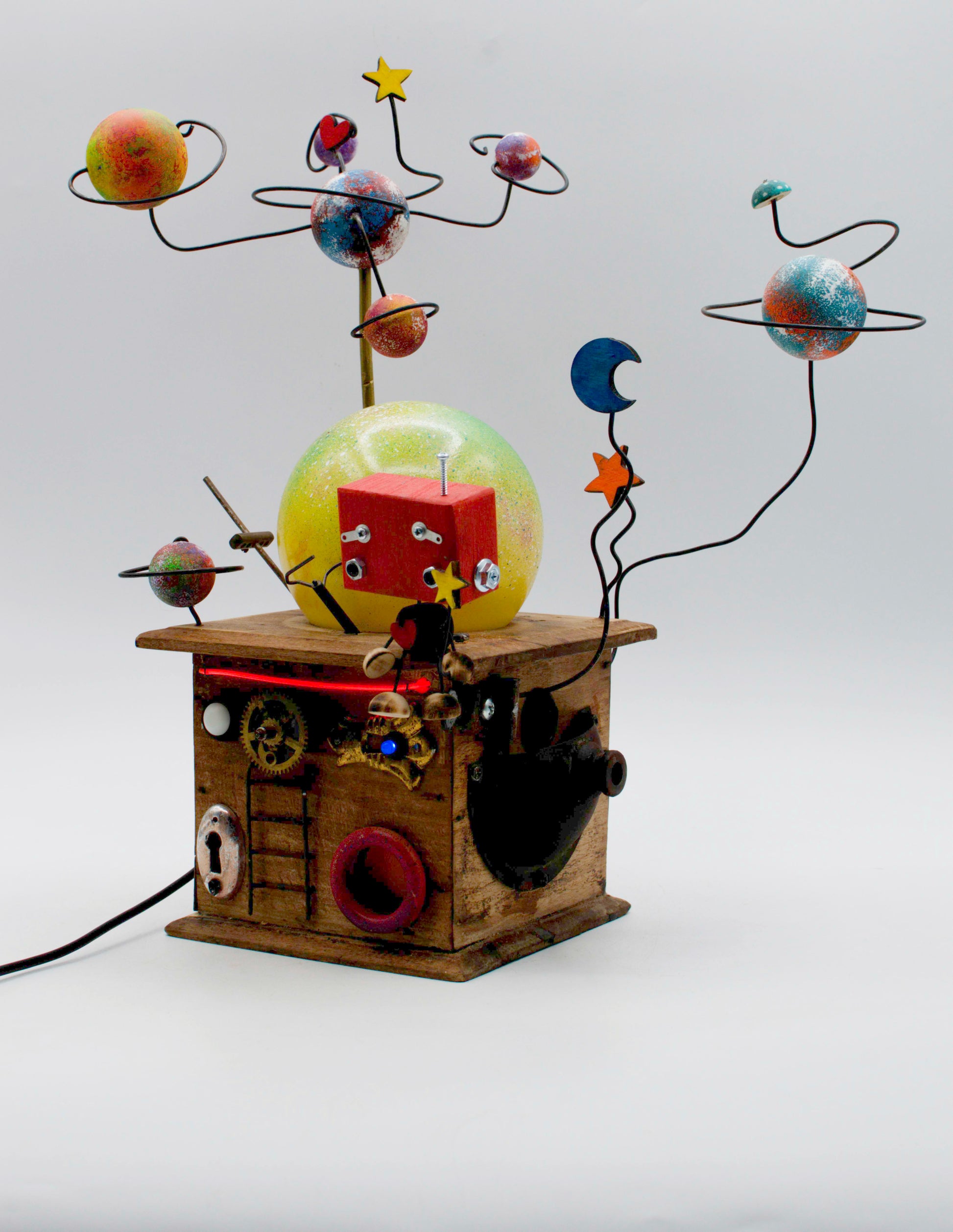 Robot lampada da tavolo stile galassia con scultura planetaria in stile steampunk e graziosa lampada creata a mano