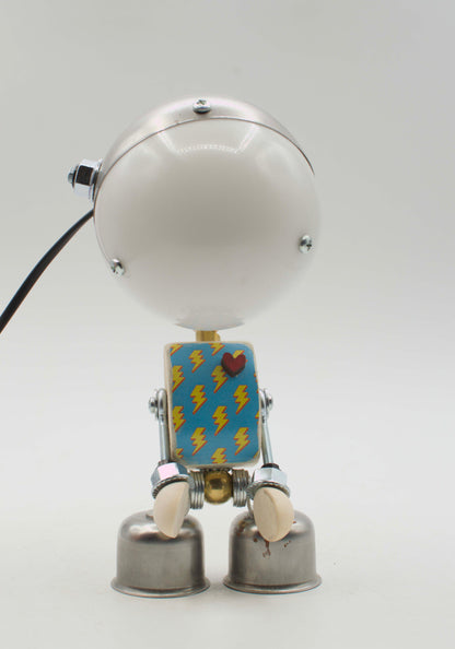 Lampada da tavolo robot kodama fatta a mano con testa bianca sferica corpo blu fulmini gialli cuore rosso e piedi metallici