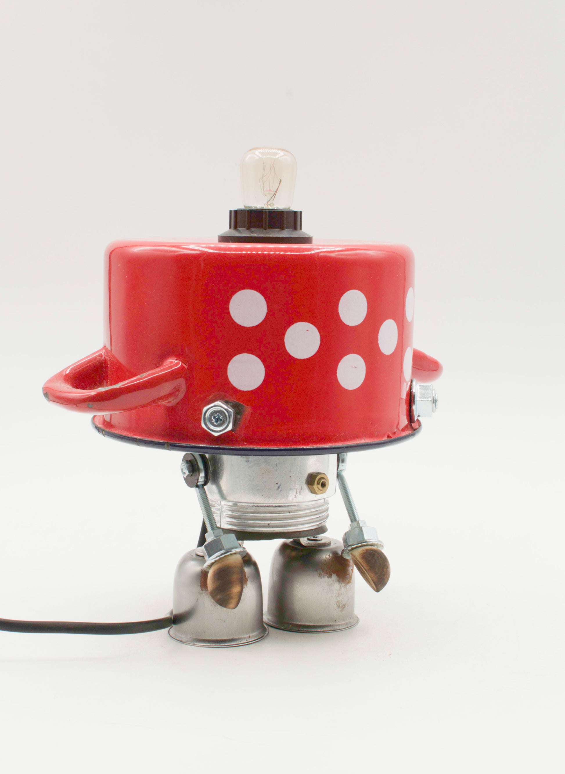 Lampada da tavolo robot stile pentolino rossa a pois con gambe metalliche e bulbo vintage fatta a mano