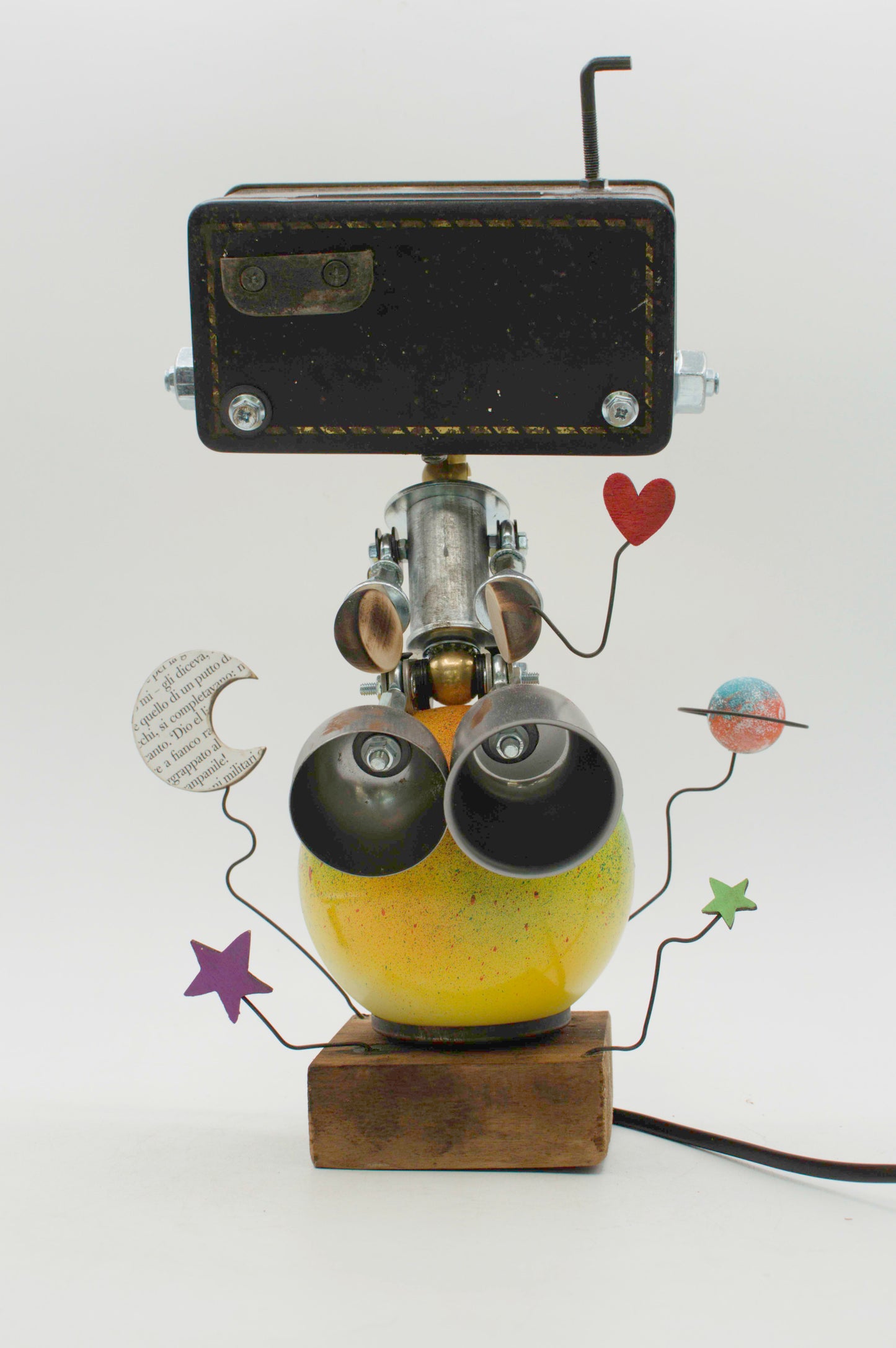 Lampada da tavolo robot stile pianeta gialla a forma di globo con occhi meccanici in metallo e copricapo nero rettangolare
