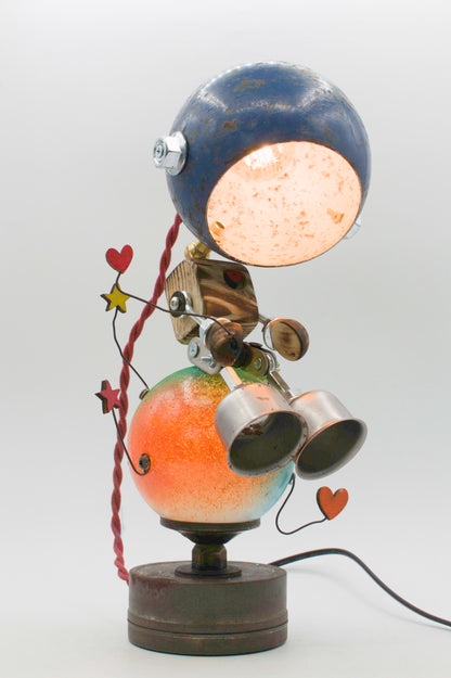 Lampada da tavolo robot stile romantico fatta a mano con testa sferica blu scuro e base globo arancione e verde steampunk