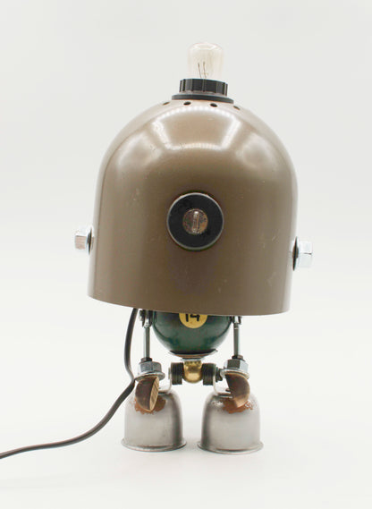 Lampada da tavolo robot verde oliva metallico stile ufo con bulbo chiaro e piedi a campana fatta a mano