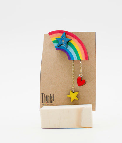 Spilla robot rainbow in legno tagliato a laser con stelle glitterate e charm pendenti pezzo unico edizione limitata