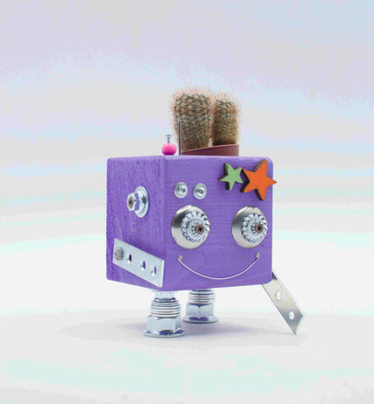 Vaso a forma di robot lavanda con occhi metallici argento e decorazioni a stella porta pianta in legno fatto a mano